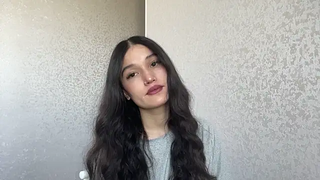 Snapshot of LisetteParajon chatting on July 2026 05:04:02 AM LisetteParajon online show from July 2026 05:04:02 AM