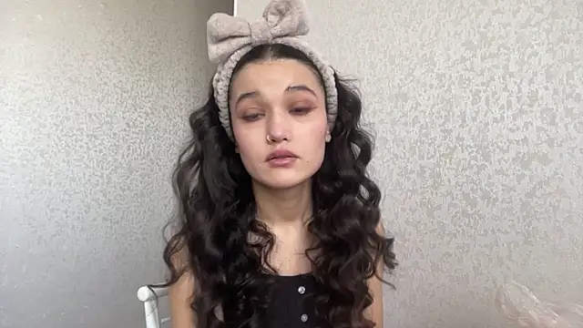 Snapshot of LisetteParajon chatting on July 2026 05:10:02 AM LisetteParajon online show from July 2026 05:10:02 AM