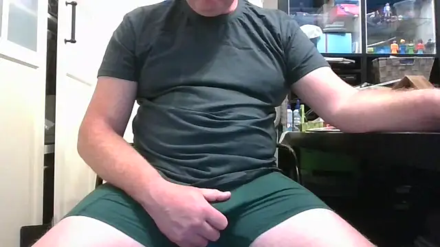 BrianB041978 online show from June 2026 08:12:02 PM