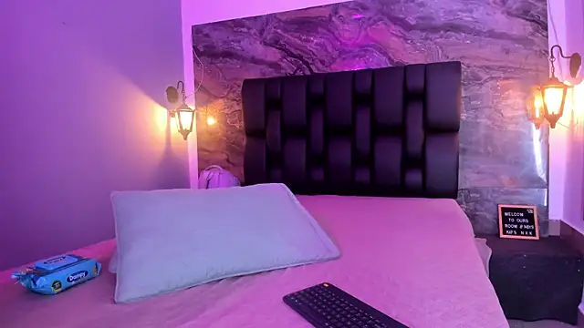 Cristal quintero online show from June 2026 12:35:01 AM