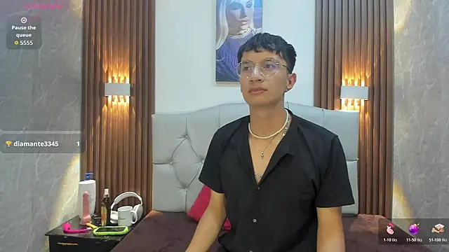 Snapshot of Julian_Foxxx chatting on May 2026 07:55:02 PM Julian Foxxx online show from May 2026 07:55:02 PM