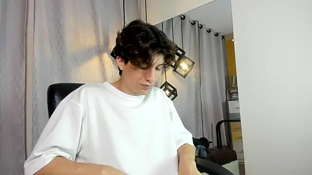 Marcoviolet online show from June 2026 07:46:01 PM