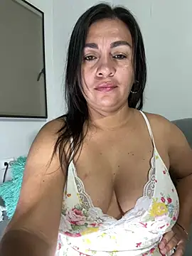 Snapshot of kloee_kann chatting on July 2026 12:16:02 AM kloee kann online show from July 2026 12:16:02 AM