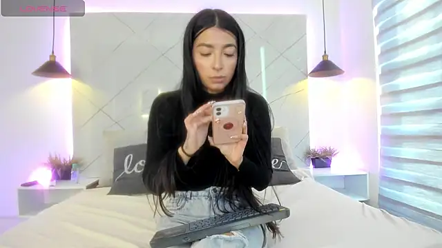 Snapshot of SARAH_COLLENS_ chatting on July 2026 11:37:02 AM SARAH COLLENS online show from July 2026 11:37:02 AM