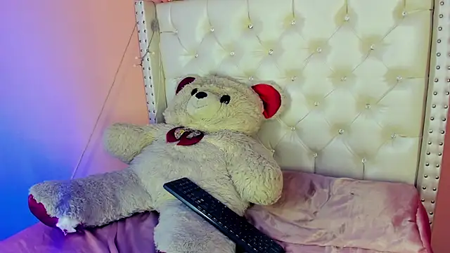 Snapshot of valentinee_xo chatting on June 2026 05:01:01 AM valentinee xo online show from June 2026 05:01:01 AM