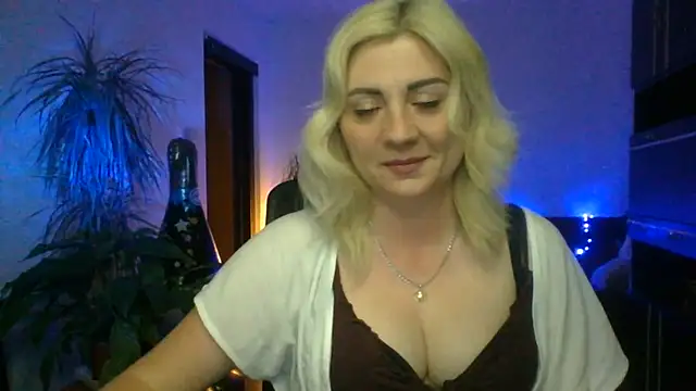 LunaaKiss online show from June 2026 07:40:01 PM