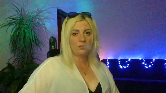 LunaaKiss online show from June 2026 09:16:01 PM