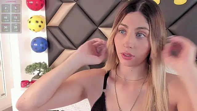 Snapshot of AdrianaHarlow chatting on June 2026 05:00:02 PM AdrianaHarlow online show from June 2026 05:00:02 PM