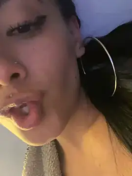 Skinytwin online show from June 2026 03:30:01 AM