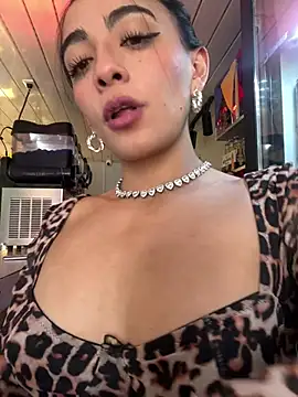 Skinytwin online show from July 2026 08:11:01 PM
