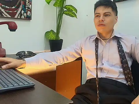 AquilesTaylor online show from July 2026 12:44:01 PM
