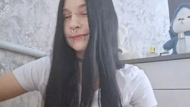 KrissyHiott online show from June 2026 04:04:02 AM