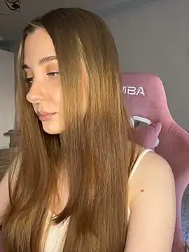 emilurrre online show from June 2026 05:31:01 AM
