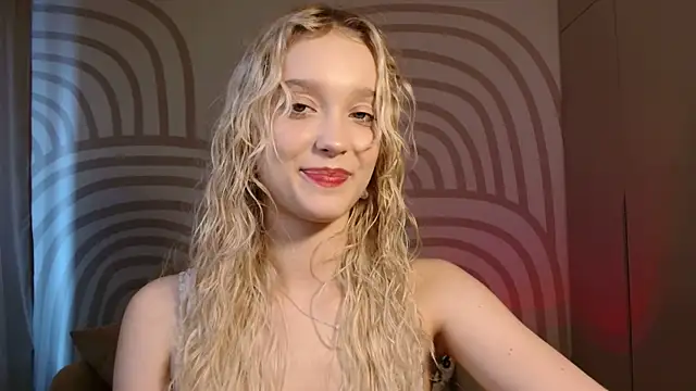 Snapshot of QueenSerenaa chatting on June 2026 02:08:01 PM QueenSerenaa online show from June 2026 02:08:01 PM