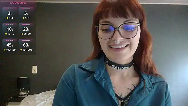 Snapshot of Roxane_Bloodycherry chatting on June 2026 04:22:01 PM Roxane Bloodycherry online show from June 2026 04:22:01 PM
