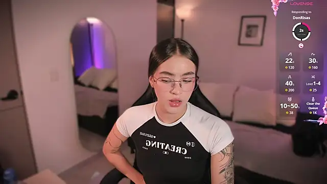 LizzyColins online show from August 2026 07:35:01 PM