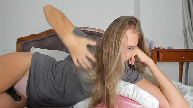 Snapshot of SofiClimbing chatting on October 2025 03:56:02 PM SofiClimbing online show from October 2025 03:56:02 PM