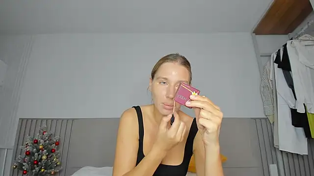 Snapshot of SofiClimbing chatting on December 2025 03:55:01 AM SofiClimbing online show from December 2025 03:55:01 AM