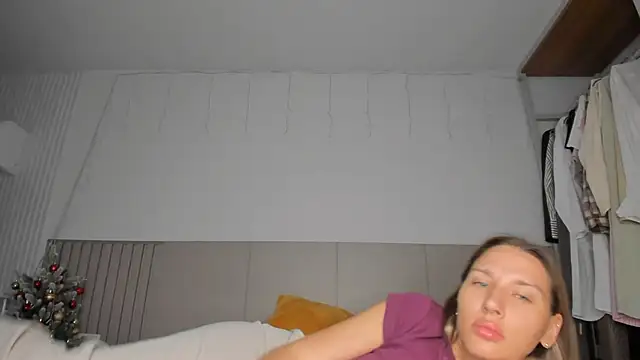 Snapshot of SofiClimbing chatting on February 2026 01:24:01 AM SofiClimbing online show from February 2026 01:24:01 AM