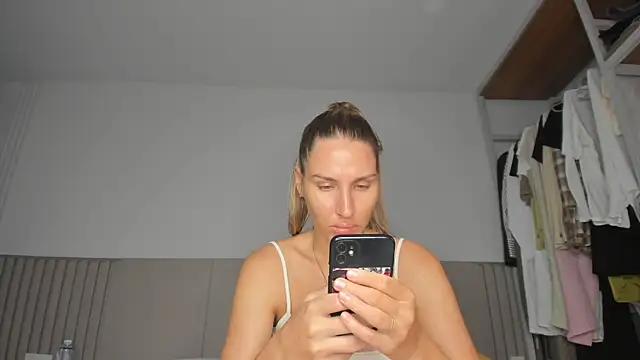 Snapshot of SofiClimbing chatting on March 2026 02:59:01 AM SofiClimbing online show from March 2026 02:59:01 AM