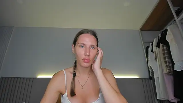 Snapshot of SofiClimbing chatting on March 2026 02:48:02 AM SofiClimbing online show from March 2026 02:48:02 AM