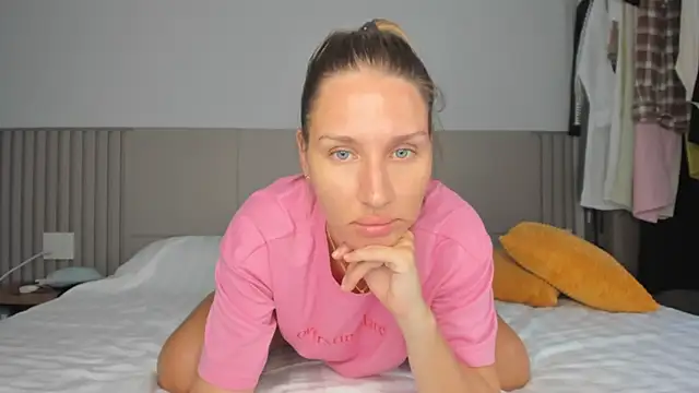 Snapshot of SofiClimbing chatting on March 2026 03:45:01 AM SofiClimbing online show from March 2026 03:45:01 AM