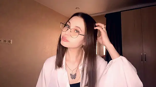 Phoebe555 online show from June 2026 12:49:01 PM