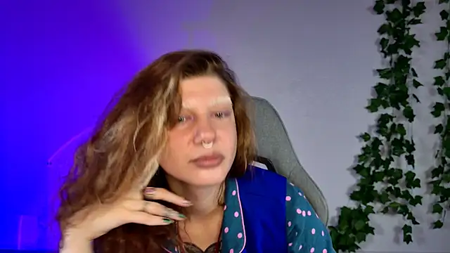 Snapshot of VivienDarkbloom chatting on June 2026 09:22:01 AM VivienDarkbloom online show from June 2026 09:22:01 AM