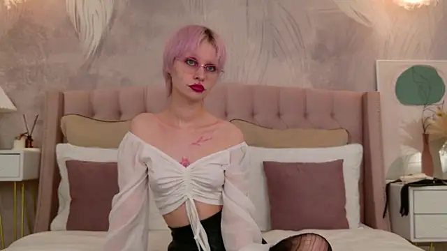 LauraDiazz online show from June 2026 03:01:02 PM