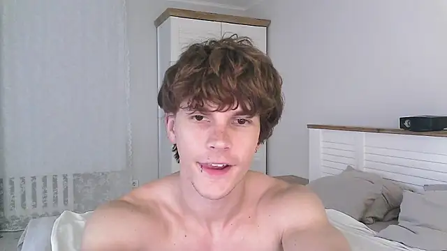Snapshot of Eric_Crush chatting on July 2026 04:04:01 AM Eric Crush online show from July 2026 04:04:01 AM