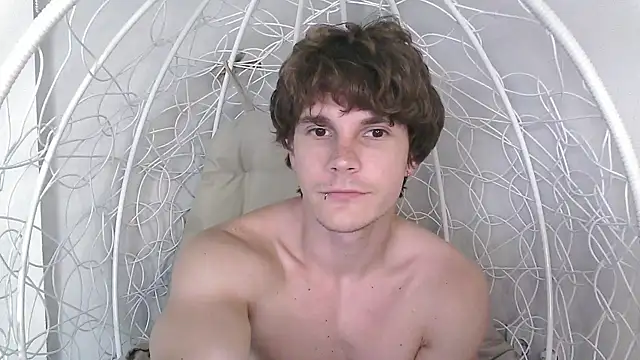 Snapshot of Eric_Crush chatting on July 2026 01:11:01 AM Eric Crush online show from July 2026 01:11:01 AM