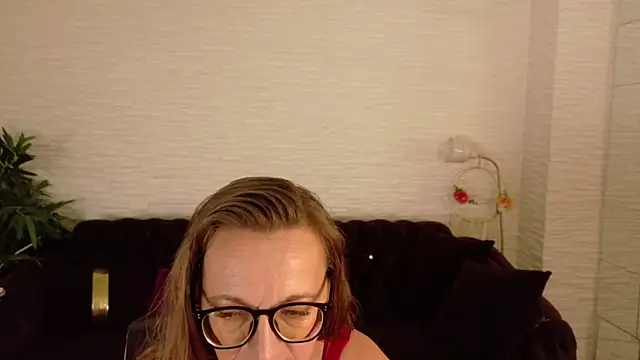 Snapshot of SiennaShinee chatting on July 2026 07:39:01 PM SiennaShinee online show from July 2026 07:39:01 PM