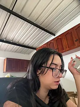 Snapshot of Kloenovoa- chatting on June 2026 01:15:02 PM Kloenovoa- online show from June 2026 01:15:02 PM