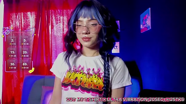 Snapshot of petitemila chatting on June 2026 06:41:01 PM petitemila online show from June 2026 06:41:01 PM