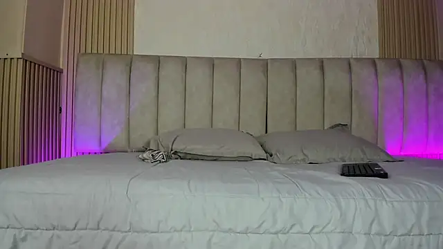 Snapshot of julimonroe_ chatting on July 2026 02:07:01 AM julimonroe online show from July 2026 02:07:01 AM