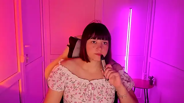Snapshot of Vanilla_Vixen chatting on July 2026 05:56:02 AM Vanilla Vixen online show from July 2026 05:56:02 AM