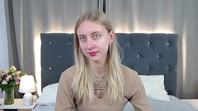 Snapshot of LirienVexx chatting on June 2026 04:02:01 AM LirienVexx online show from June 2026 04:02:01 AM