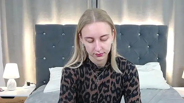 Snapshot of LirienVexx chatting on June 2026 04:06:01 AM LirienVexx online show from June 2026 04:06:01 AM
