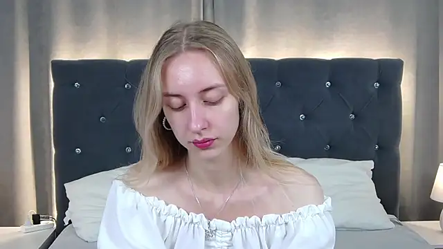 Snapshot of LirienVexx chatting on July 2026 04:17:02 AM LirienVexx online show from July 2026 04:17:02 AM