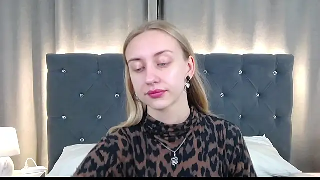 Snapshot of LirienVexx chatting on July 2026 03:54:02 AM LirienVexx online show from July 2026 03:54:02 AM