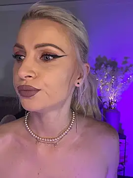 Snapshot of JulliaAly chatting on June 2026 06:21:02 PM JulliaAly online show from June 2026 06:21:02 PM