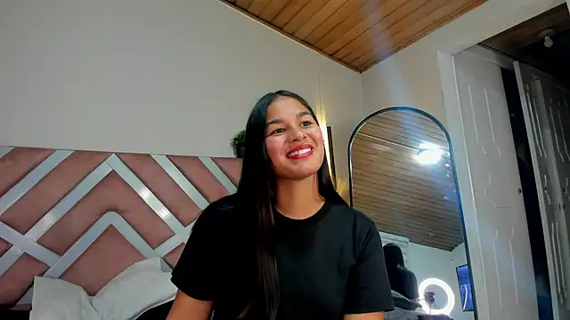 Snapshot of Layra_rous chatting on June 2026 03:53:01 AM Layra rous online show from June 2026 03:53:01 AM