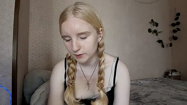 Snapshot of InnoBelle chatting on June 2026 06:52:02 AM InnoBelle online show from June 2026 06:52:02 AM