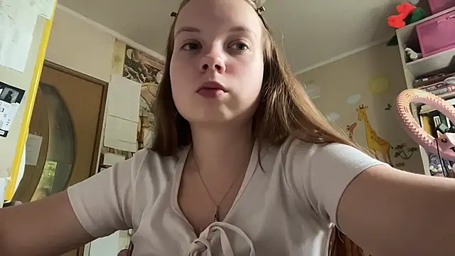 Snapshot of Aileyn chatting on June 2026 08:17:02 AM Aileyn online show from June 2026 08:17:02 AM