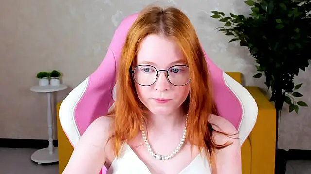 Snapshot of ari-kittyy chatting on June 2026 04:04:02 AM ari-kittyy online show from June 2026 04:04:02 AM