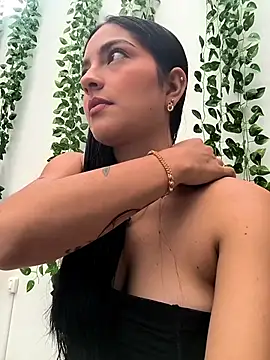 SophiCastro09  online show from June 2026 01:32:01 PM