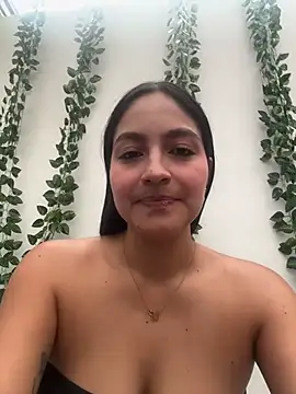 SophiCastro09  online show from July 2026 04:33:01 PM