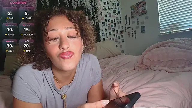 Snapshot of LyraCovee chatting on July 2026 12:13:01 AM LyraCovee online show from July 2026 12:13:01 AM