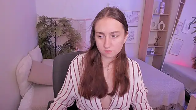 polly bloomm online show from July 2026 05:25:02 AM