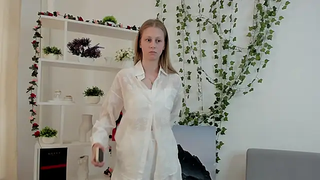 Snapshot of GennyAugustyn chatting on June 2026 04:24:01 AM GennyAugustyn online show from June 2026 04:24:01 AM